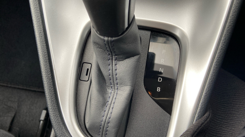 Toyota Yaris 1.5 Hybrid Design 5dr CVT Hybrid Hatchback